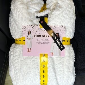Women’s Cozy White Wrap Robe by Room Service size small